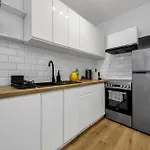 Apartment Downtown - Trams&bus Nearby - By Rentujemy *