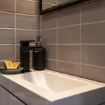 Apartment Downtown - Trams&bus Nearby - By Rentujemy *