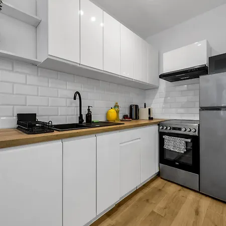 Appartement Downtown - Trams&bus Nearby - By Rentujemy *