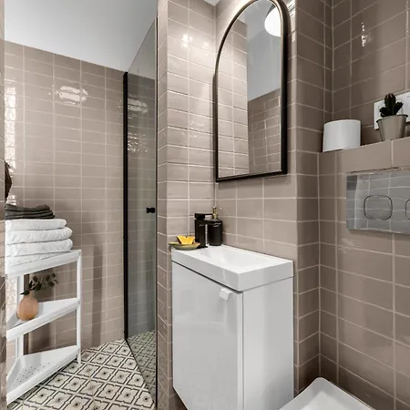 Downtown - Trams&bus Nearby - By Rentujemy Apartment *