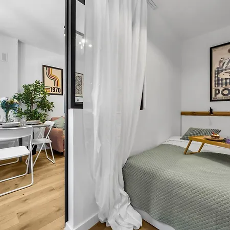 Downtown - Trams&bus Nearby - By Rentujemy Varsovie