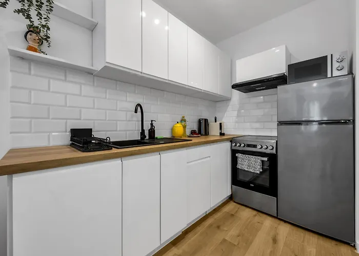 Apartament Downtown - Trams&bus Nearby - By Rentujemy *